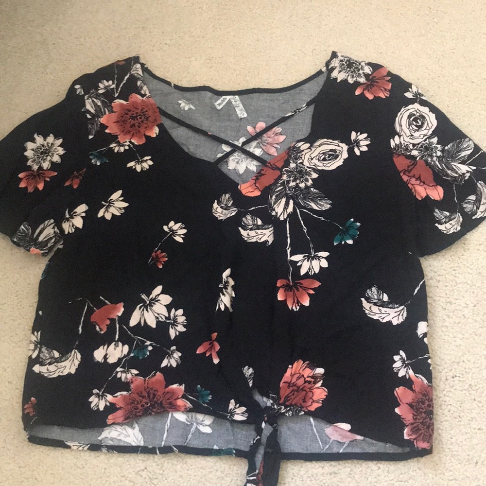 Black floral crop top